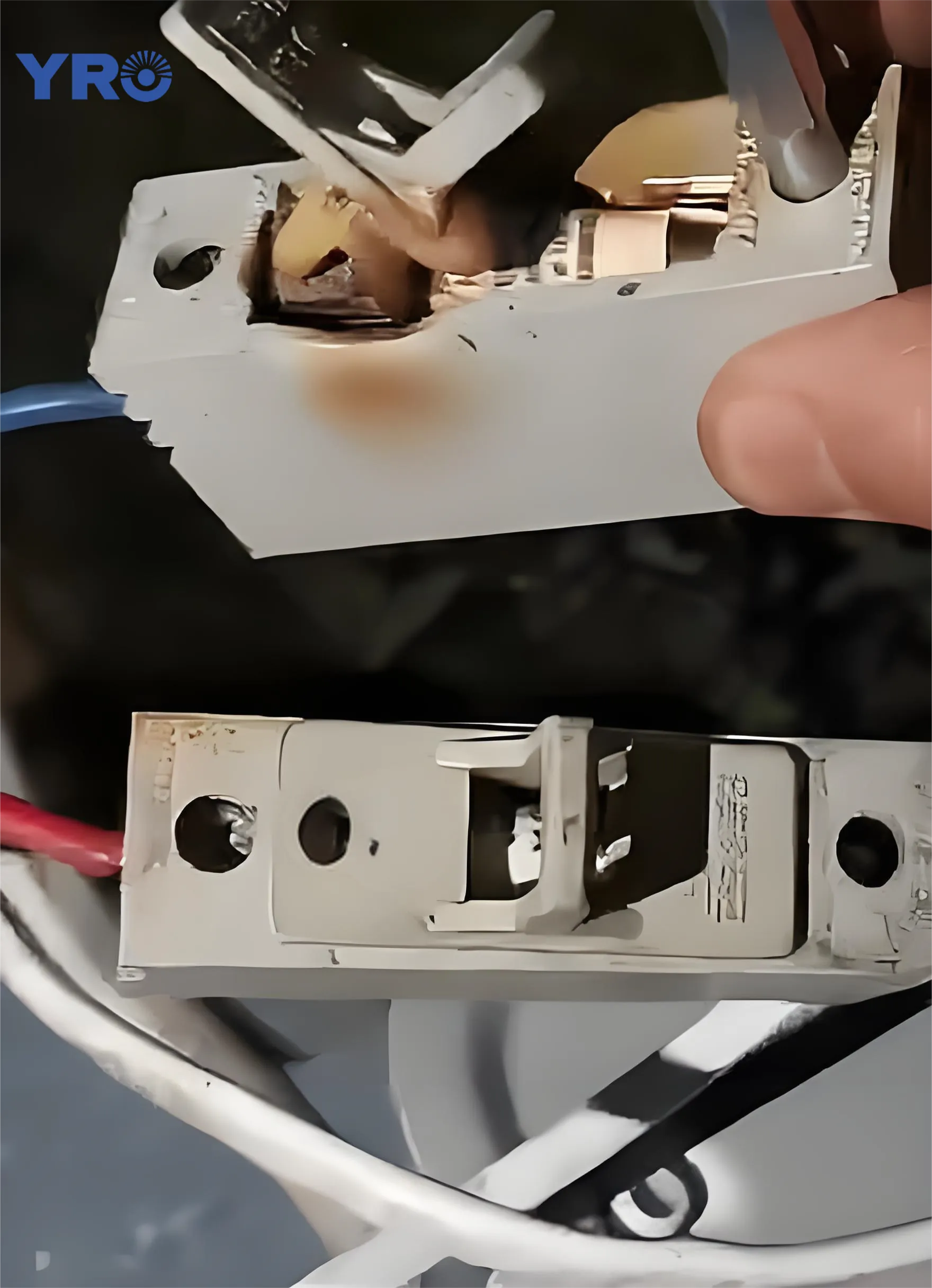 The burned fuse holder needs to be replaced